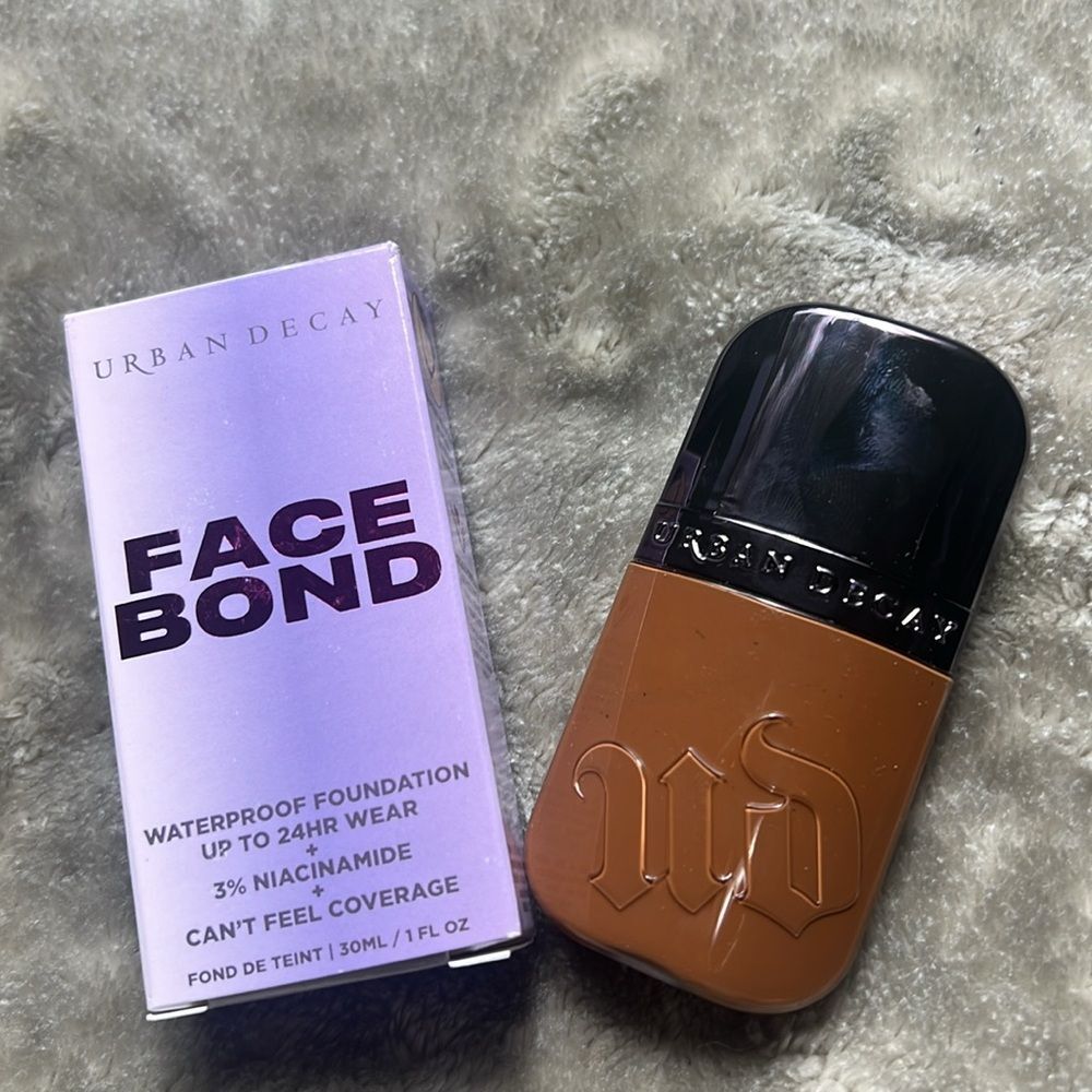 BNWT URBAN DECAY FACE BOND WATERPROOF FOUNDATION - 37 DEEP NEUTRAL